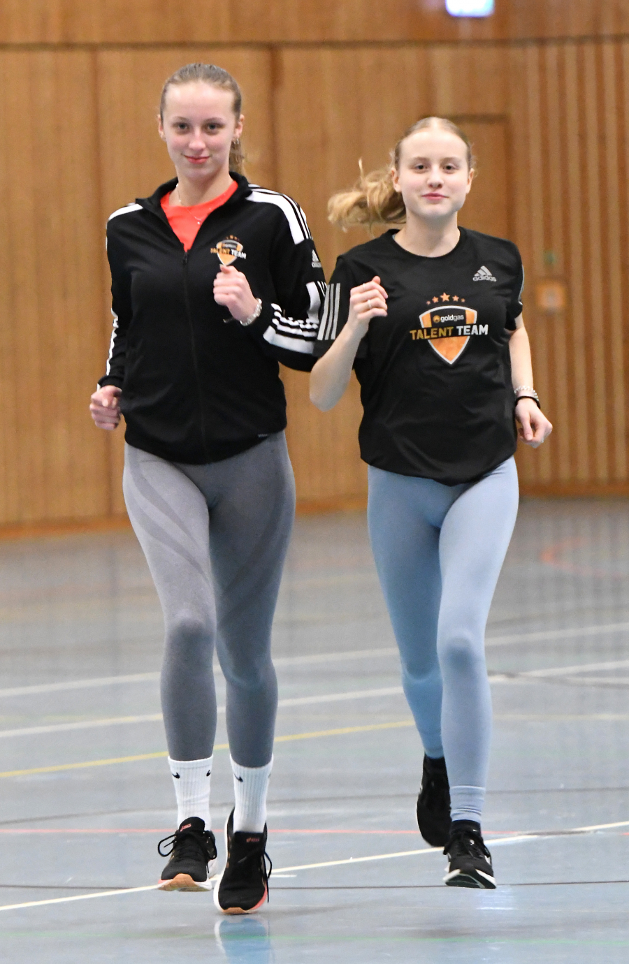 Internationaler Einsatz: im belgischen Louvain-la-Neuve gehen die beiden LAZ-Talente Sophie Martin (links) und Maja Bolinger beim U18-Länderkampf im Westfalenteam gegen die Nationalmannschaften Belgiens und der Niederlande an den Start. Foto: Bottin