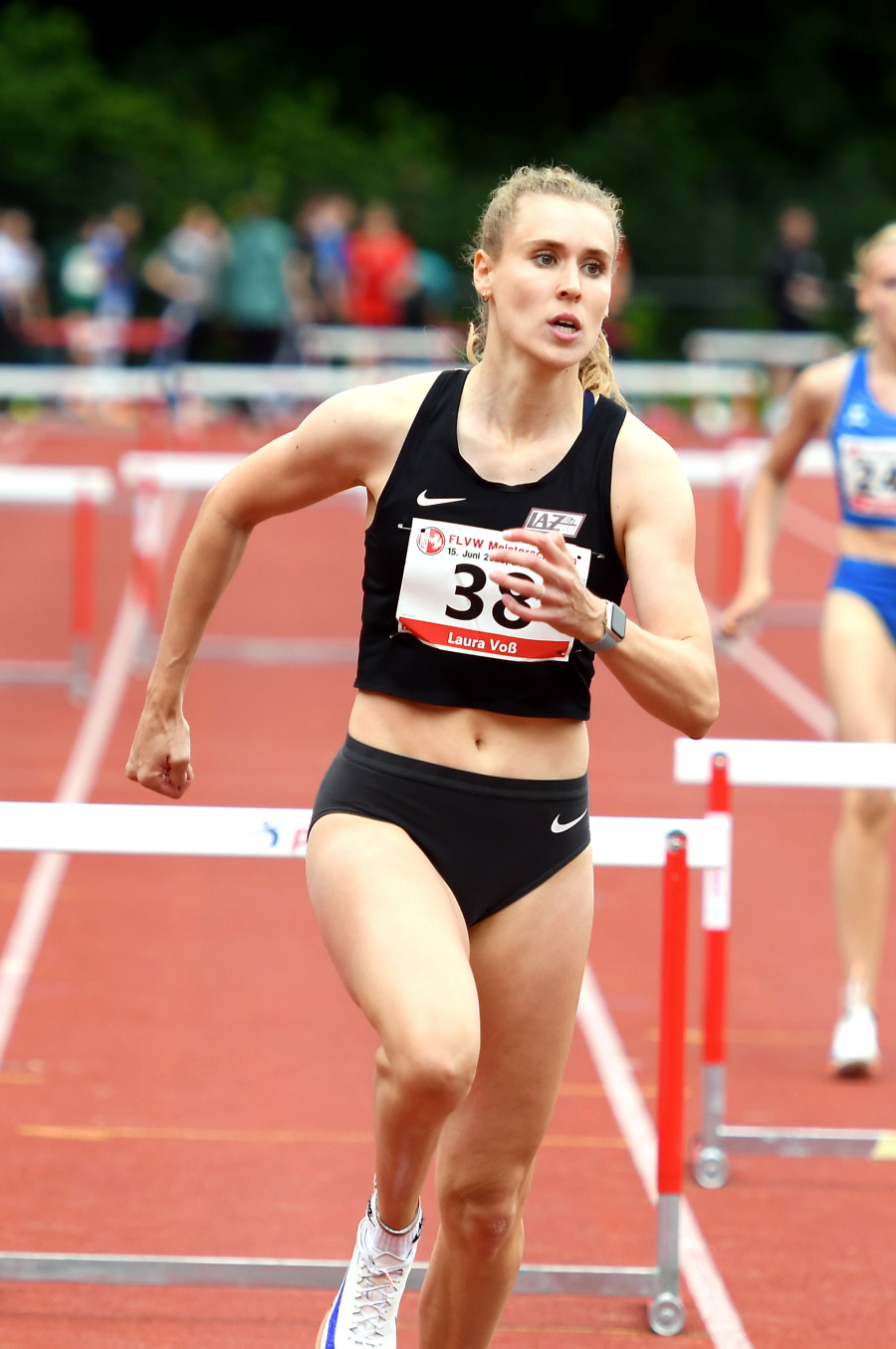 Westfalenrekord: Bei diesem Lauf über 400-Meter-Hürden in Dortmund stellte Laura Voß vom LAZ Soest in 59,73 Sekunden eine neue Bestmarke für die Altersklasse W30 auf. Foto: Bottin