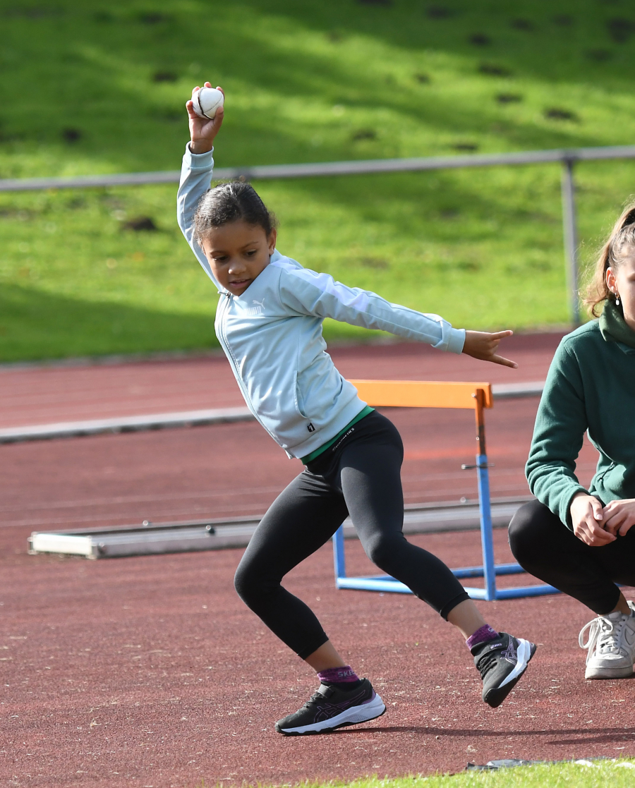 Beim Kinderleichtathletik-Wettkampf stand der Spa&szlig; im Vordergrund. Foto: Bottin