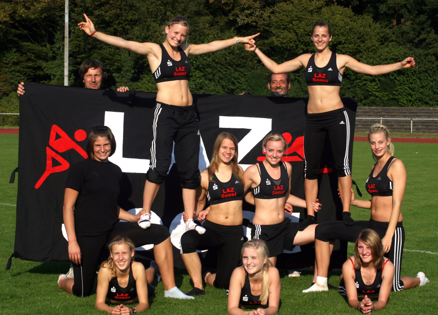 Topergebnis: Die weibliche U18 des LAZ Soest wurde 2009 in Gütersloh mit einem Spitzenresultat westfälischer Mannschafts-Vizemeister. Zum Team gehörten: Laura Voß, Sabrina Kummetat, Verena Gröne, Katrin Wendrich, Juliane Nübel, Jana Bergmann, Sofia Falkenberg, Anna Schulze-Wiehenbrauk und Lena Schulte. Foto: Bottin