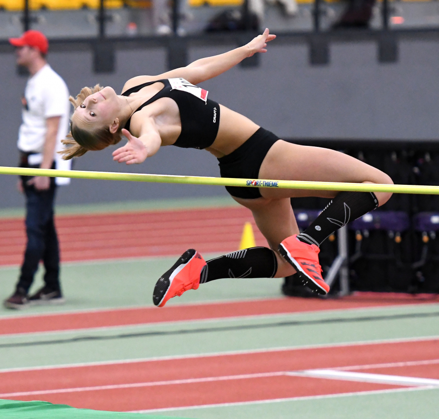 U18-Athletin Mia Vollmer vom LAZ Soest musste sich im Hochsprung mit 1,57 Metern und Platz sieben zufrieden geben. Foto: Bottin