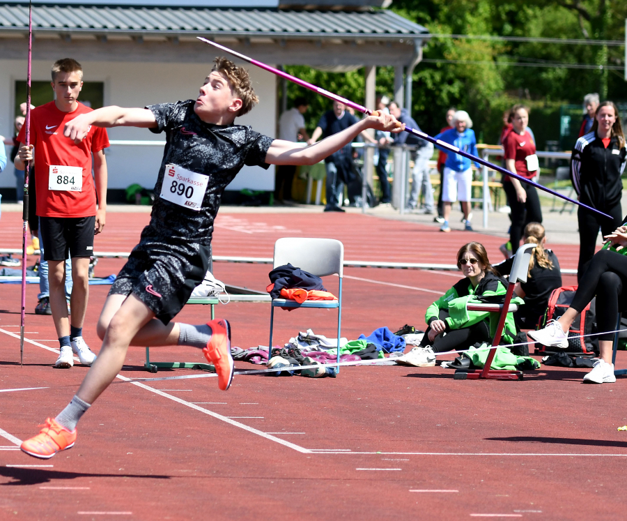 Michel Bottin vom LAZ Soest glänzte mit ausgezeichneten 35,13 Metern im Speerwurf und setzte sich damit auf Platz zwei der Westfälischen Bestenliste der Altersklasse M13. Foto: Bottin