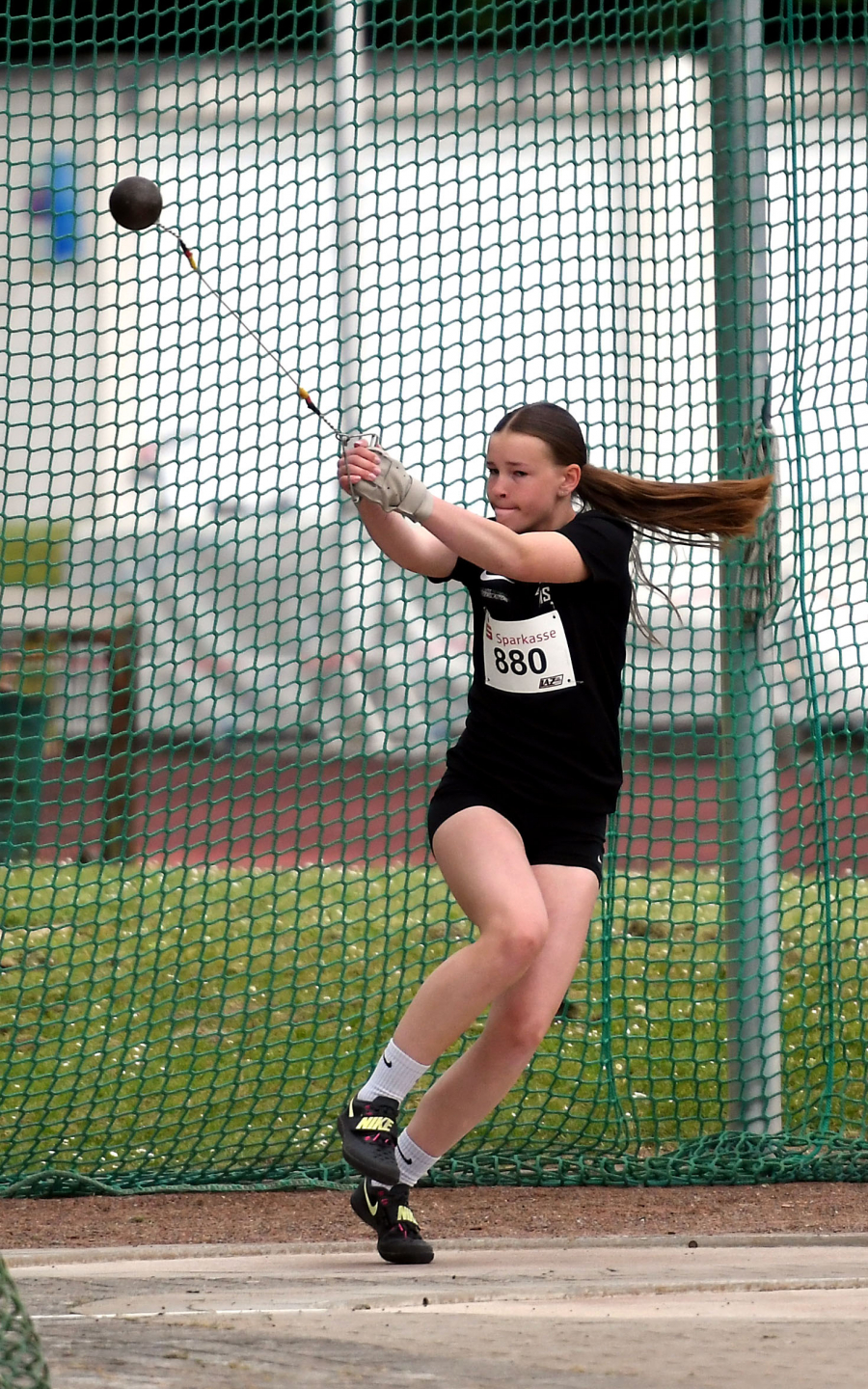 Mit ihrem erstem Wettkampfresultat über 30 Meter wurde W14-Athletin Marlene Soer vom LAZ Soest Hammerwurf-Westfalenmeisterin. Foto: Bottin