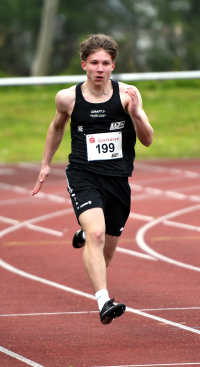 Immer schneller: Beim Sportfest &quot;Sprint in den Mai&quot; in Dortmund-Lanstrop präsentierte sich U18-Athlet Matthis Eckhoff vom LAZ Soest mit zwei persönlichen Bestzeiten in toller Form. Foto: Bottin|||