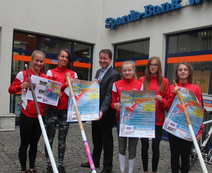 Franke, Quiring, Winrich, Grabenmeier, Büttner und Klee bei der Plakatübergabe.