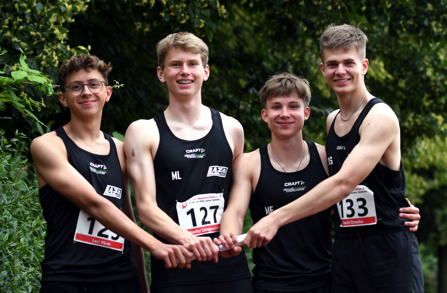 Dritte Kraft in Westfalen: Hinter der LG Olympia Dortmund und dem TV Wattenscheid holte das U18-Staffelteam des LAZ Soest, mit v.l.n.r. Levi Klute, Moritz Langenscheidt,                             Matthis Eckhoff und David Stracke die Bronzemedaille &uuml;ber 4 x 100 Meter. Foto: Bottin