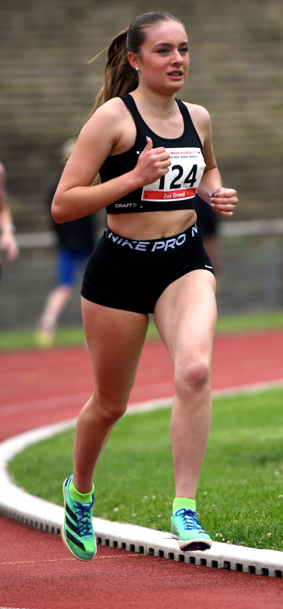 U18-Athletin Zoe Grond vom LAZ Soest legte die 1500 Meter in Gladbeck in 5:14,45 Minuten zur&uuml;ck. Foto: Bottin