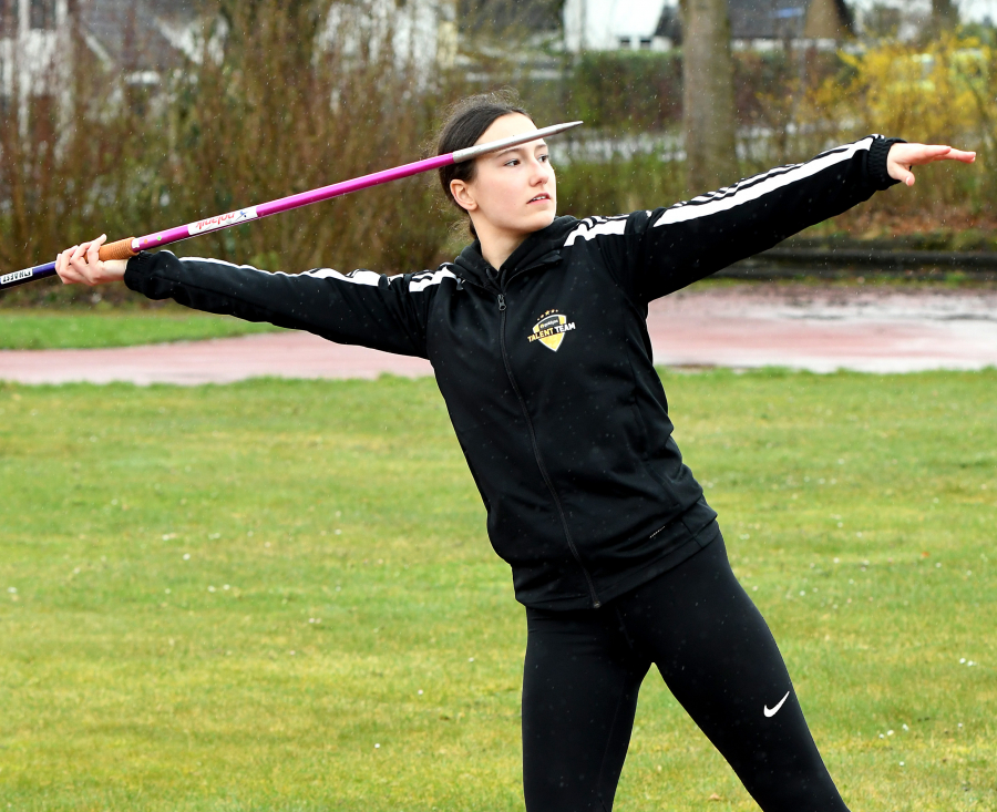 U16-Athletin Mathilda Grienitz vom LAZ Soest gewann in Rüthen den Hochsprungwettbewerb mit 1,50 Metern. - Foto: Bottin