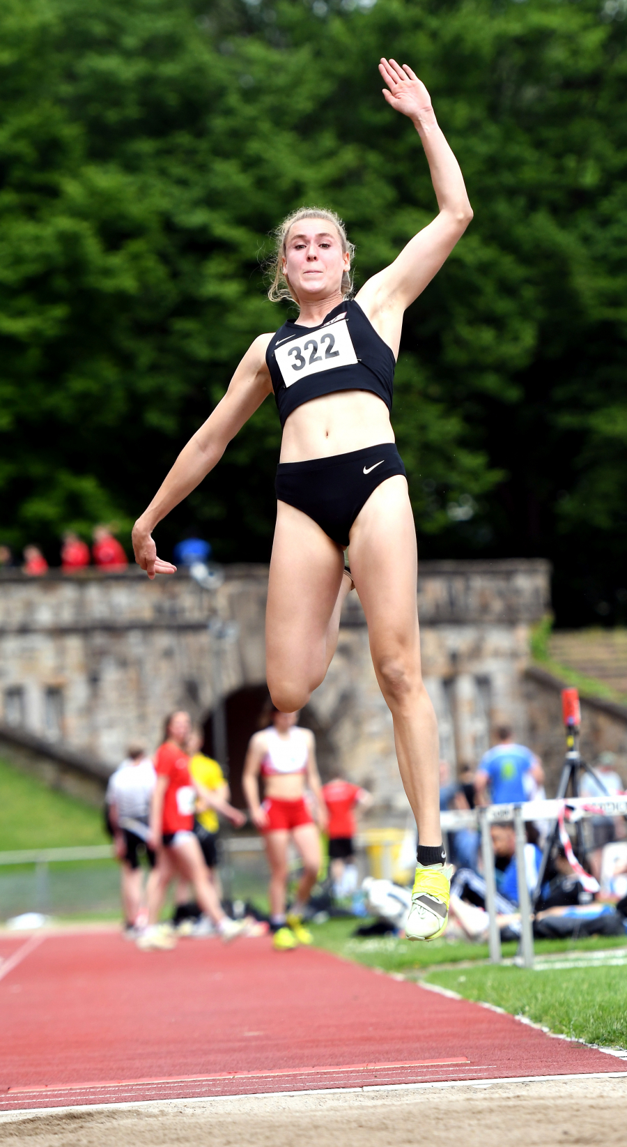 LAZ-Mehrk&auml;mpferin Laura Vo&szlig; erzielte in Gladbeck 5,85 Meter im Weitsprung. Foto: Bottin