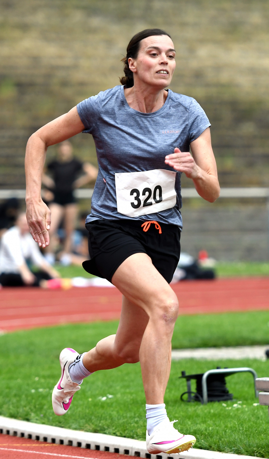 Zwei DM-Normen: W45-Athletin Ines Rustemeyer vom LAZ Soest qualifizierte sich über 100 Meter und 200 Meter für die Deutschen Meisterschaften. Foto: Bottin