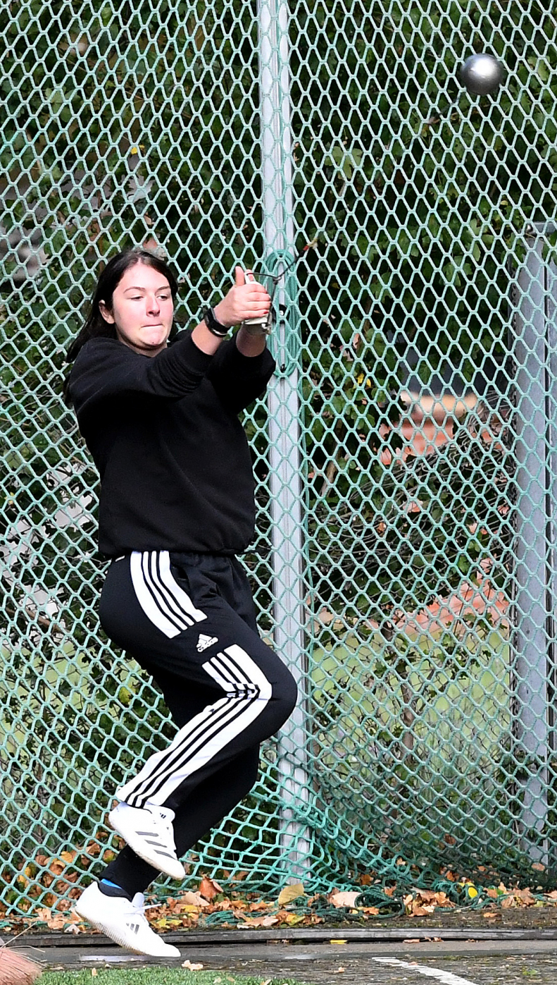 Maleen Romeo setzte sich mit ihrem 37,42 Meter weitern Wurf auf Anhieb an die Spitze der Westfälischen Bestenliste. Foto: Bottin|||