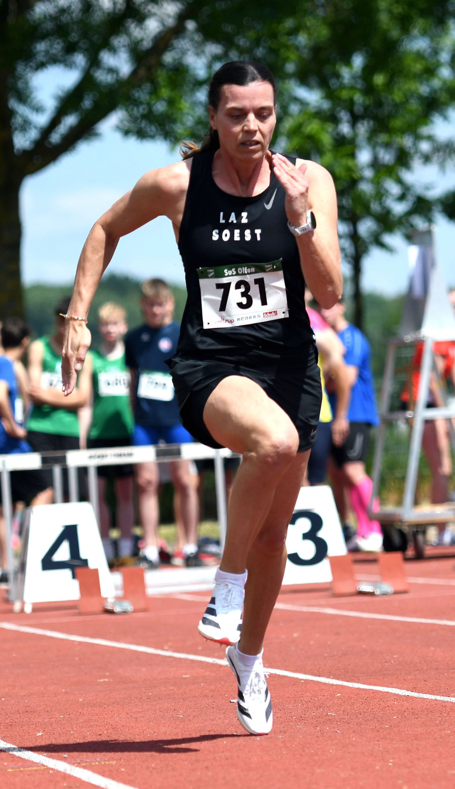 Erstmals unter 30 Sekunden: Ines Rustemeyer vom LAZ Soest besiegte die Favoritin und wurde W50-Westfalenmeisterin &uuml;ber 200 Meter. Foto: Bottin