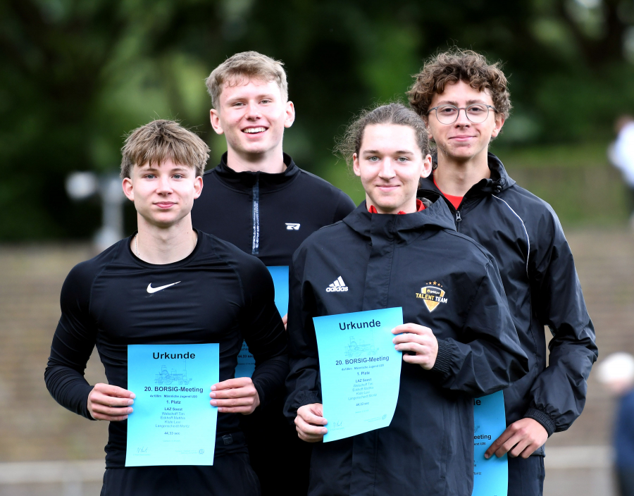 DM-Norm &uuml;ber 4 x 100 Meter zwar verfehlt, aber beim Borsig-Meeting auf Platz eins: Die U20-Jugend des LAZ Soest (von links) Matthis Eckhoff, Moritz Langenscheidt, Tim Welschoff und Levi Klute, erzielte 44,38 Sekunden. Foto: Bottin