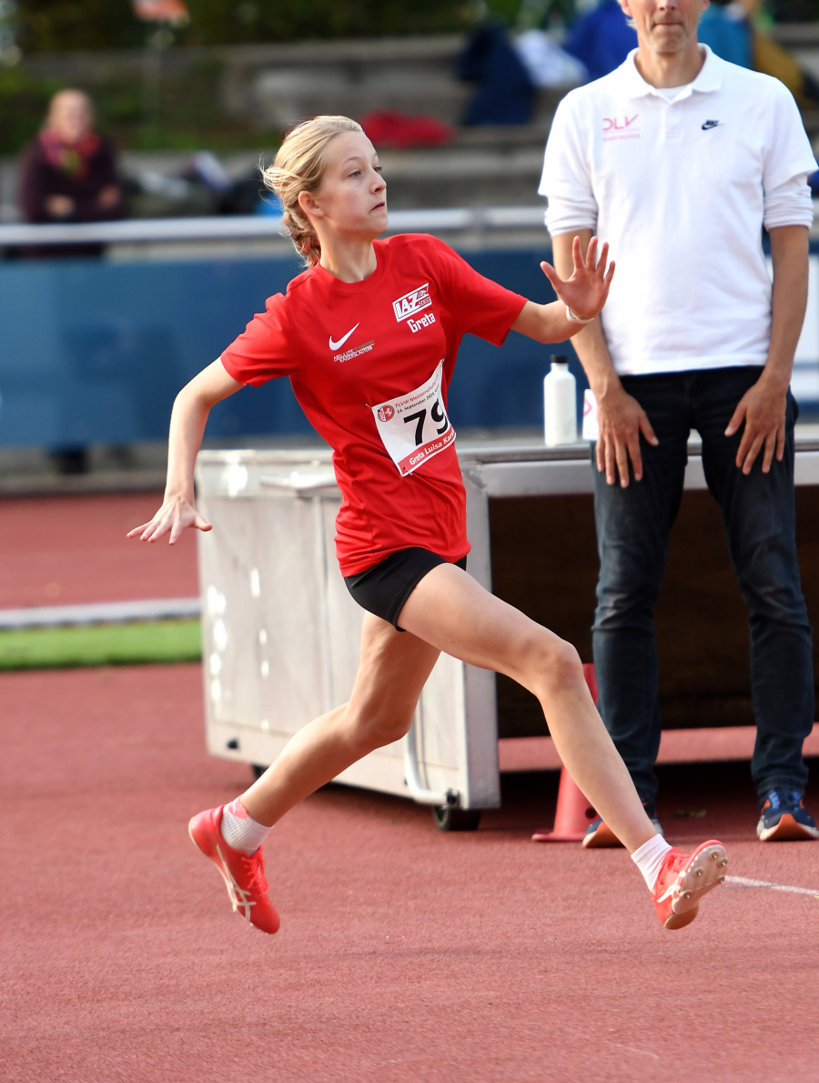 Ansetzen zum großen Sprung: Nachwuchssportlerin Greta Karsten vom LAZ Soest ist Deutschlands beste Hochspringerin in der Altersklasse W12. Foto: Bottin