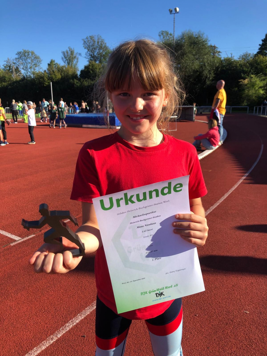 Mona Nienhaus gewann den 800-Meter-Lauf in der Altersklasse W8. - Foto: Klee