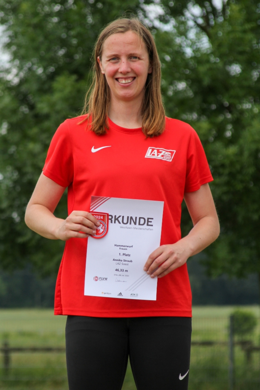 Nach f&uuml;nf Jahren freute sich Annika Straub (LAZ Soest) wieder &uuml;ber eine neue pers&ouml;nliche Bestleistung im Hammerwurf. Foto: Reinhard