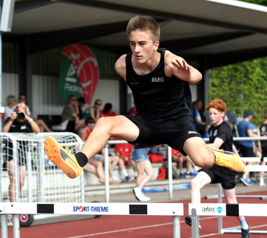 Schob sich im Neunkampf in die deutsche Spitzenklasse: M14-Athlet Rafael Hesse vom LAZ Soest erzielte 4581 Punkte. Die 80-Meter-H&uuml;rden legte er in 13,46 Sekunden zur&uuml;ck. Foto: Bottin