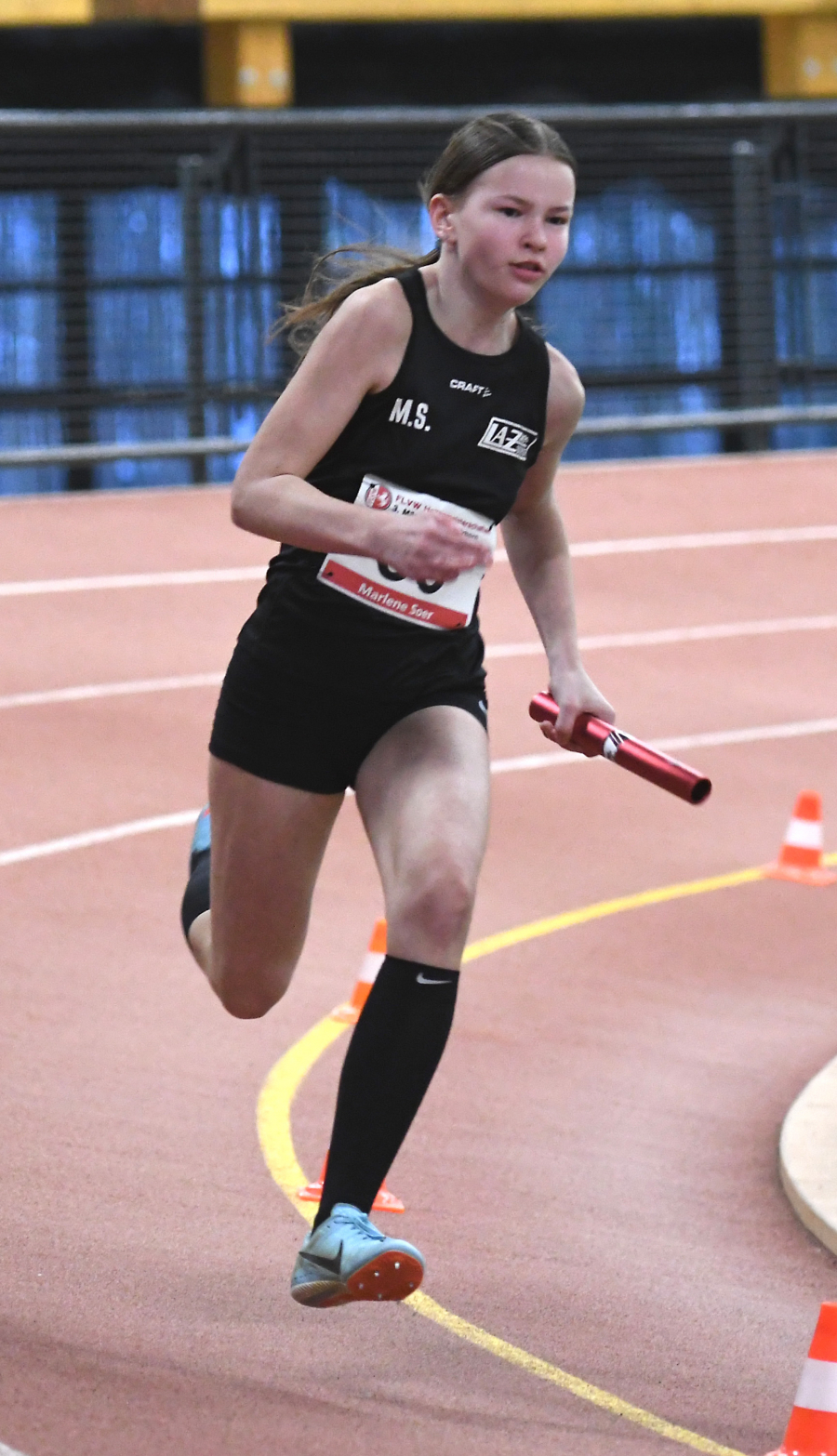 Marlene Soer als Schlussläuferin der LAZ-Staffel über 4 x 100 Meter im Paderborner Ahorn-Sportpark. Foto: Bottin