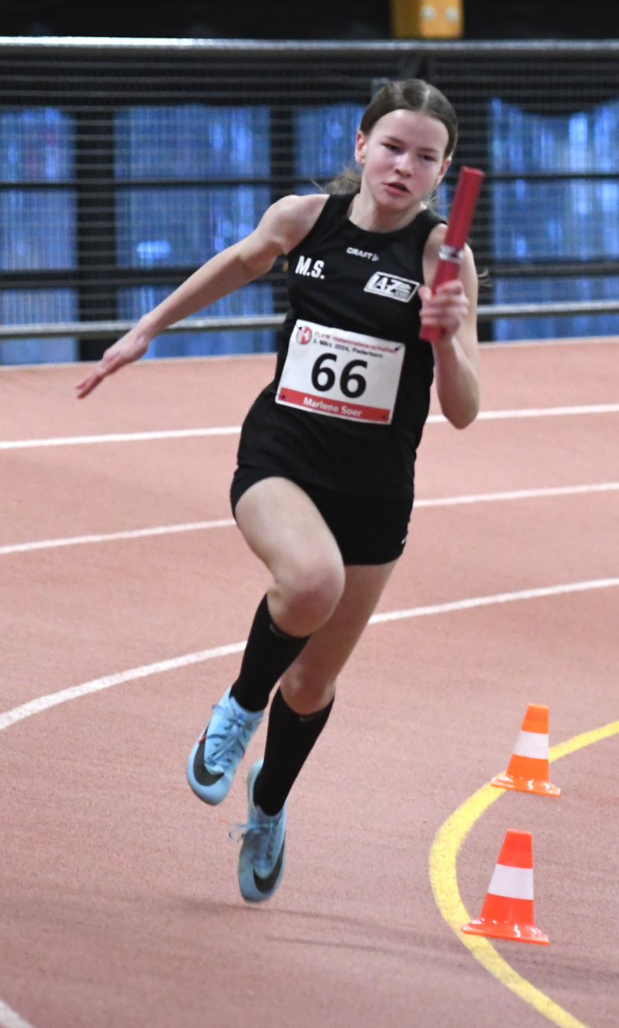 Marlene Soer als Schlussläuferin der LAZ-Staffel über 4 x 100 Meter im Paderborner Ahorn-Sportpark. Foto: Bottin