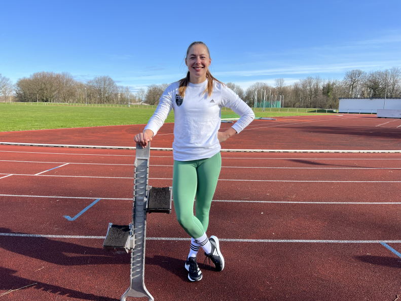 Den Startblock für ihre Sprint-Einheit lieh sich Lückenkemper bei ihren ehemaligen Vereinskollegen beim LAZ Soest aus. Foto: Moritz|||