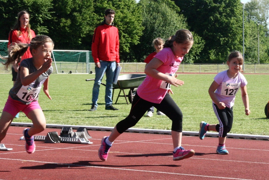 Yara Aharrou (links) gewann den Stadtmeister-Titel in der W7.