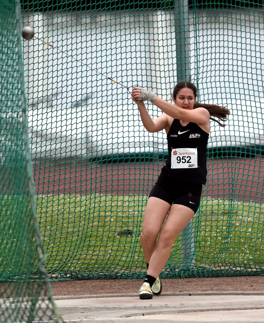 Erzielte bei ihrem &quot;Abschiedswettkampf&quot; 33,10 Meter im Hammerwurf: U18-Athletin Amelie Menzebach vom LAZ Soest. Foto: Bottin