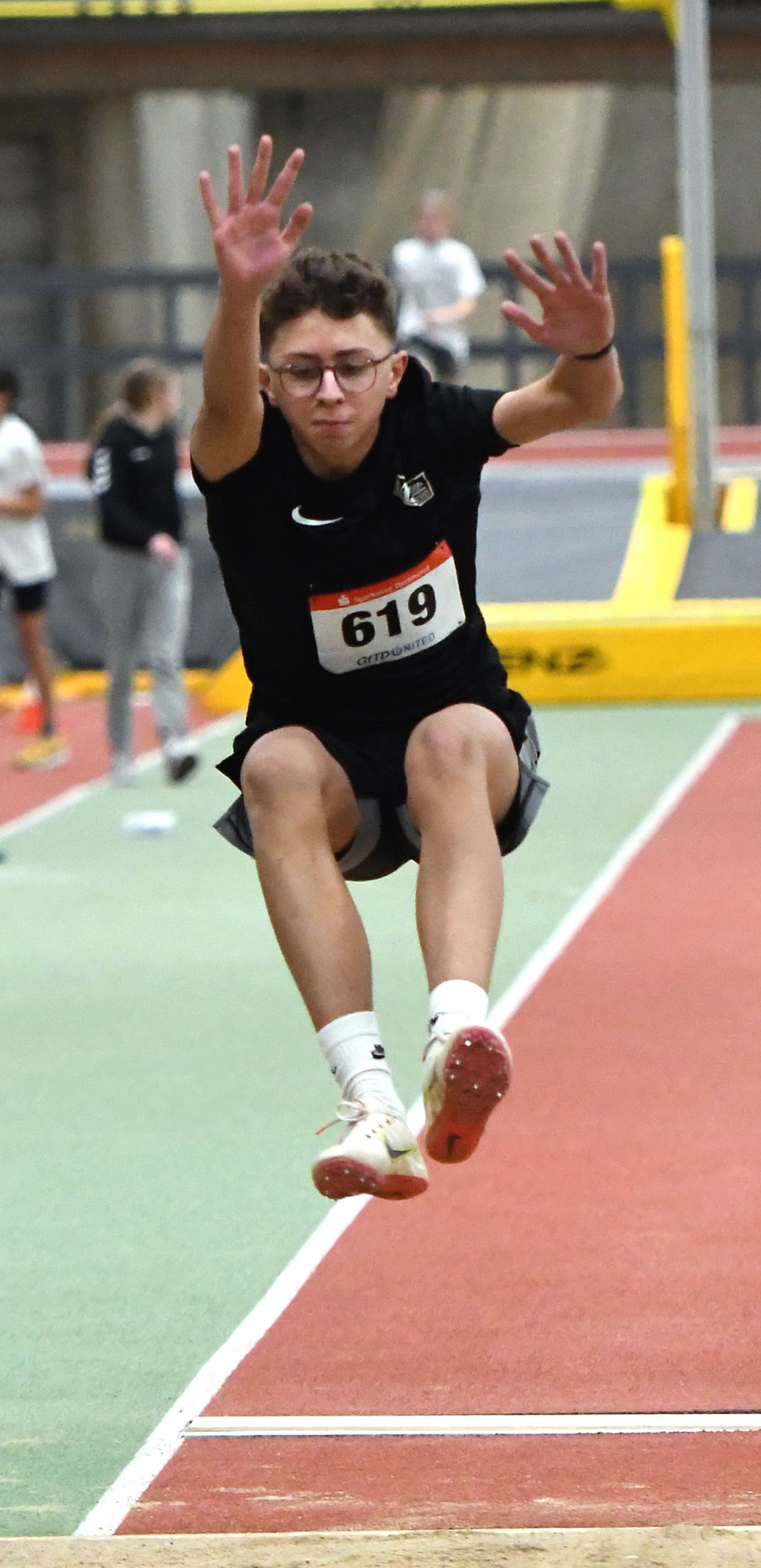 Enorme Steigerung: U18-Sportler Levi Klute vom LAZ Soest verbesserte sich im Weitsprung um über einen halben Meter auf 5,29 Meter. Foto: Bottin