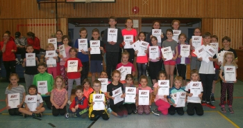 Rund 40 Kinder starteten beim LAZ-Indoormeeting.