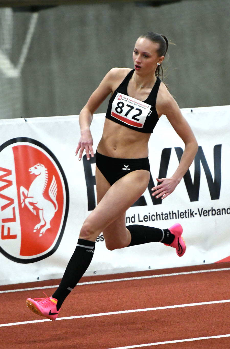 Neben der höchst überraschenden Normerfüllung für die U20-DM in der Staffel und im Einzel über 200 Meter, wird U18-Athletin Sophie Martin vom LAZ Soest auch beim Hallenländerkampf gegen Belgien und die Niederlande im Westfalenteam zum Einsatz kommen. Foto: Bottin