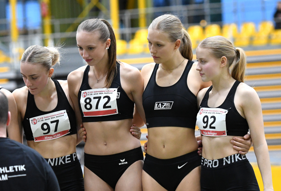 Nach der DM-Normerf&uuml;llung geht f&uuml;r die 4x200-Meter-Staffel des LAZ Soest (von links): Maya Klute, Sophie Martin, Mia Vollmer und Maja Bolinger, die Hallensaison weiter. Foto: Bottin