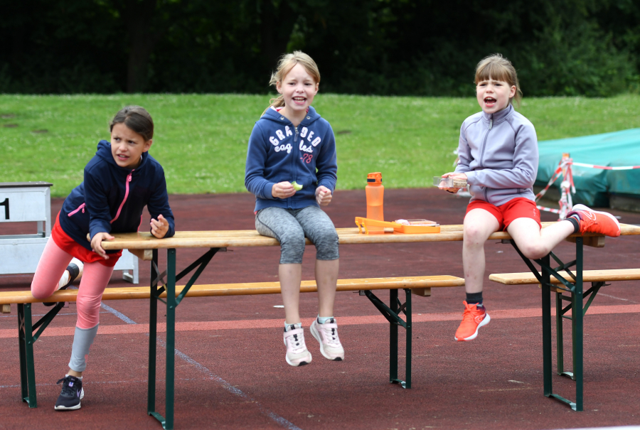 Selbstverständlich wurden die Akteure beim Sprintcupfinale vom Streckenrand lautstark angefeuert. Foto: Bottin