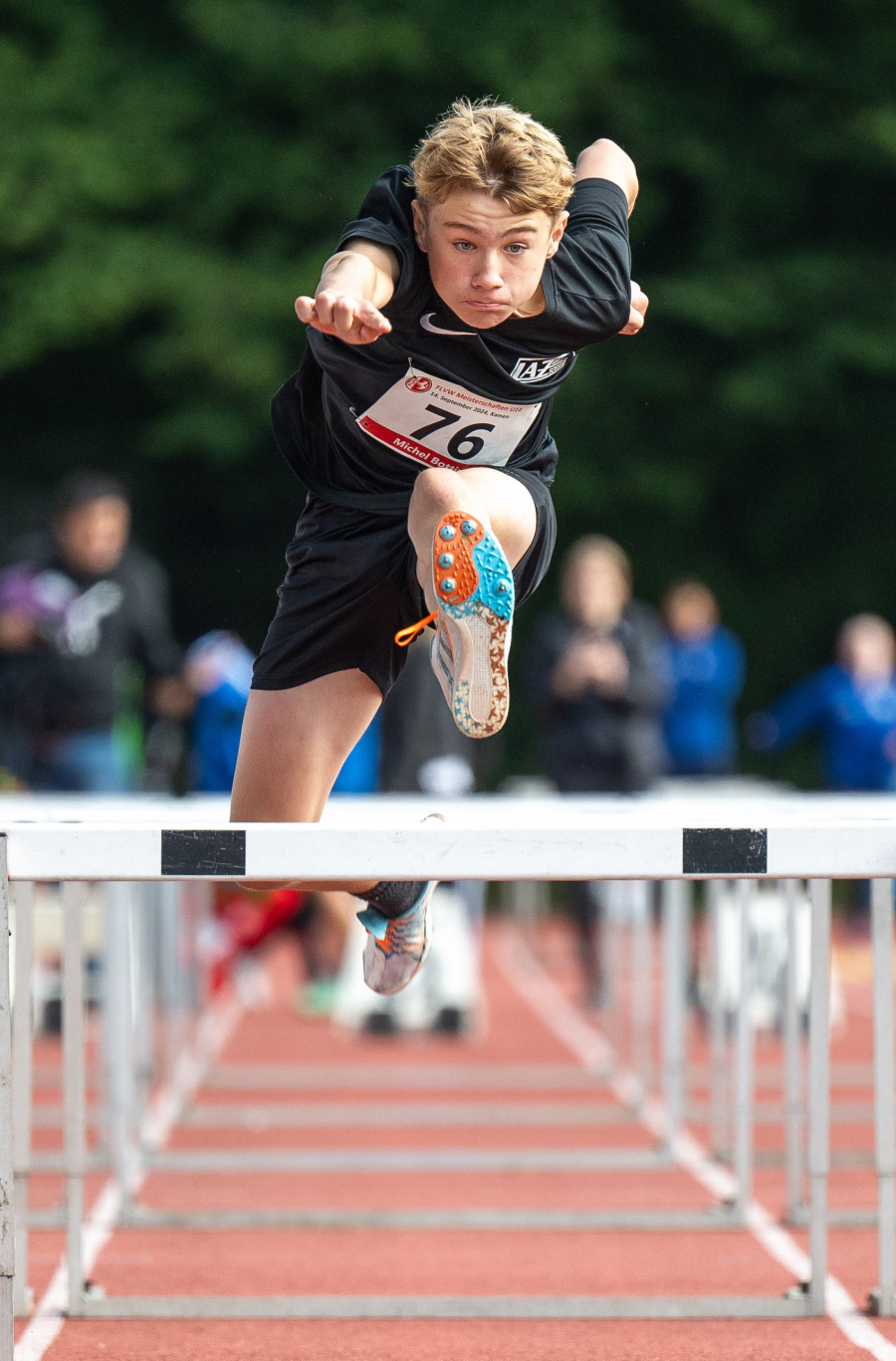 Entschlossen und souverän zu Sieg: M12-Athlet Michel Bottin vom LAZ Soest wurde Westfalenmeister im 60-Meter-Hürdensprint. Foto: Bottin