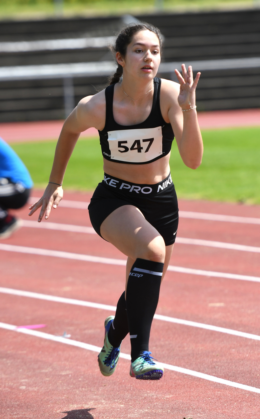 Amelie Menzebach (W15) beim Weitsprunganlauf. Foto: Bottin