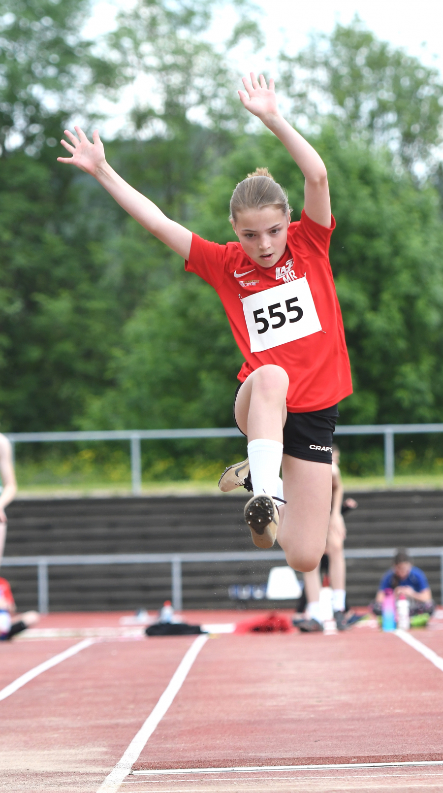 Marie Rustemeyer (W12) beim Weitsprung. Foto: Bottin