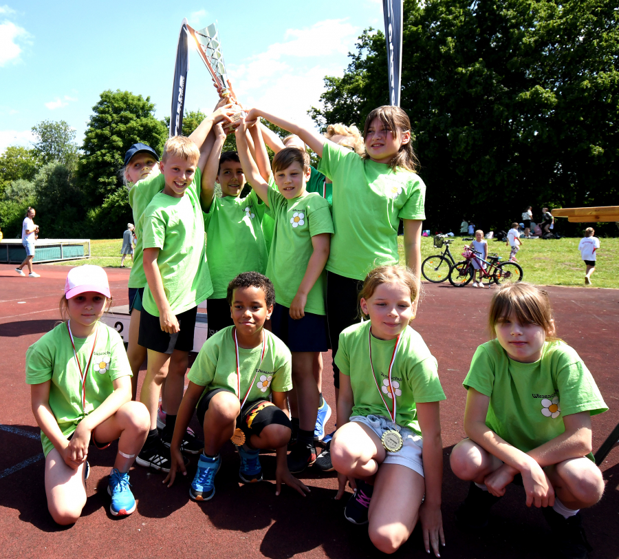 Der Wanderpokal geht an diese Wieseschule.